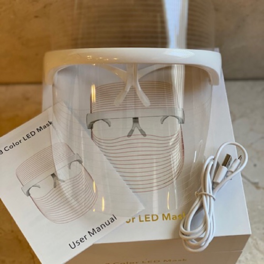 LED LIGHT THERAPY MASK - Picture 3 of 5